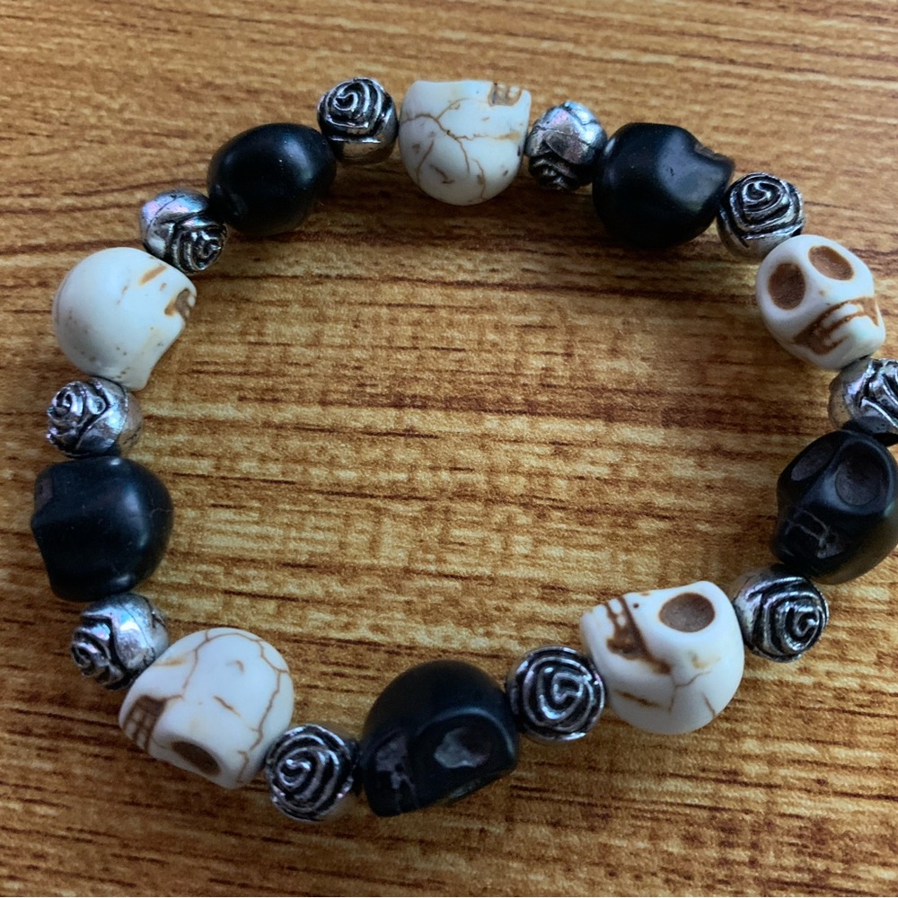 Skull Bead Stretch Bracelet